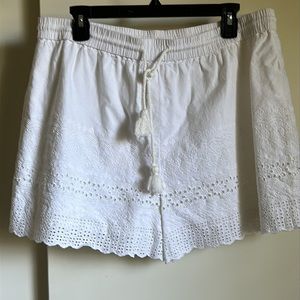 White Embroidered Shorts Size 14 women’s